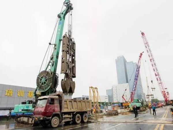 碾子山区吊车出租电话_吊车出租的安全装置及知识